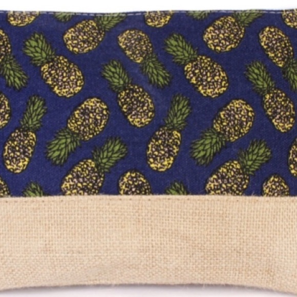 RIAH fashion pineapple wrist clutch. - Picture 4 of 5